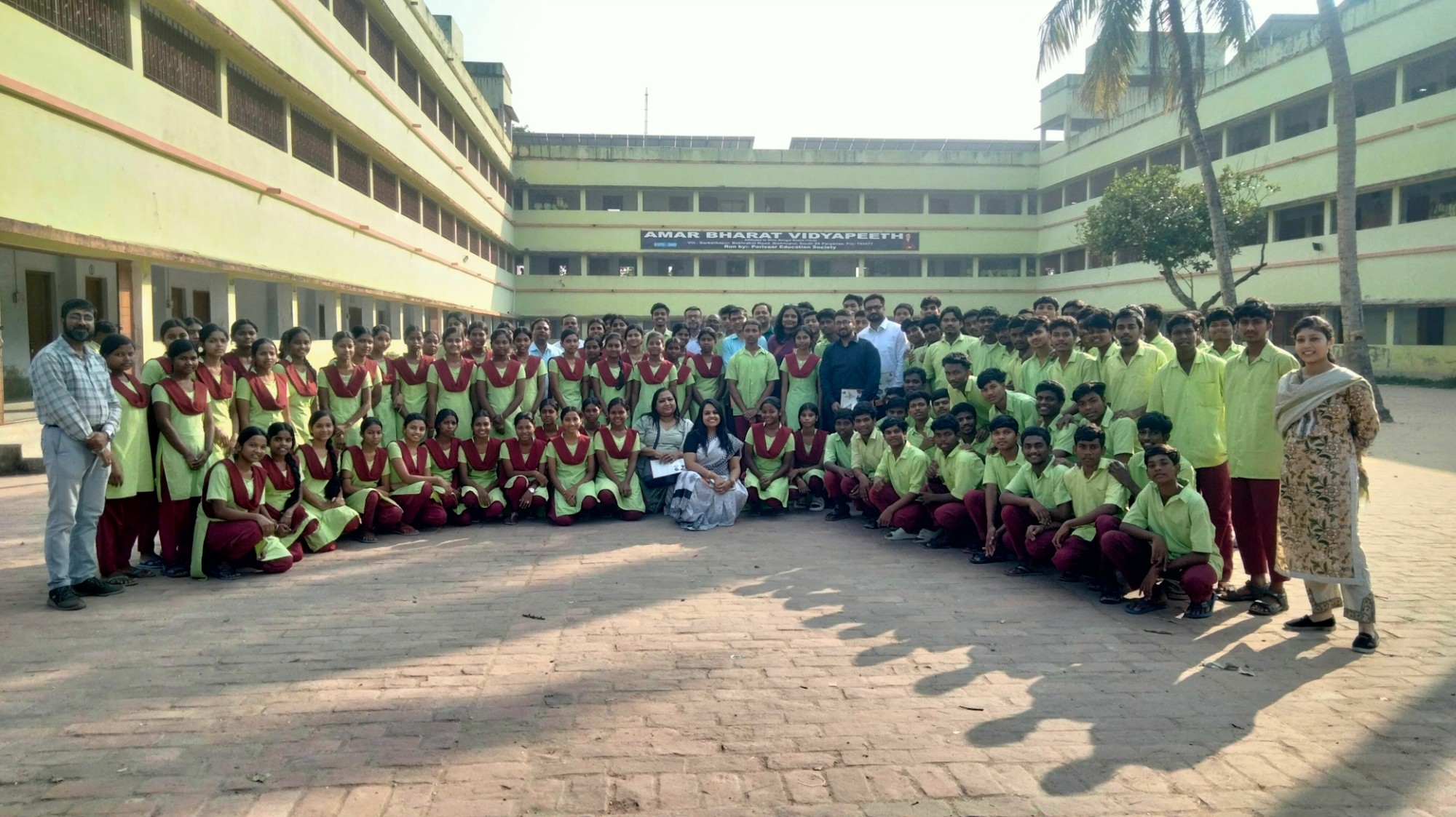 Students and ICRA volunteers gathered in the courtyard at Amar Bharat Vidyapeeth